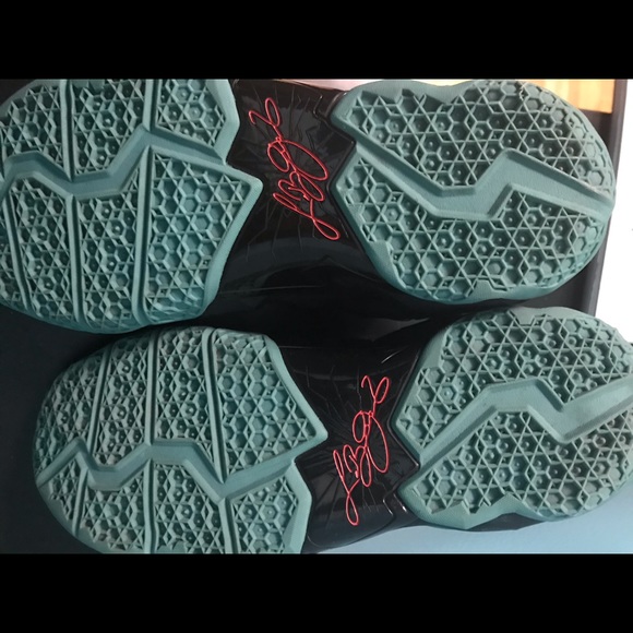 Lebron 11 - size 6Youth size - Picture 6 of 6